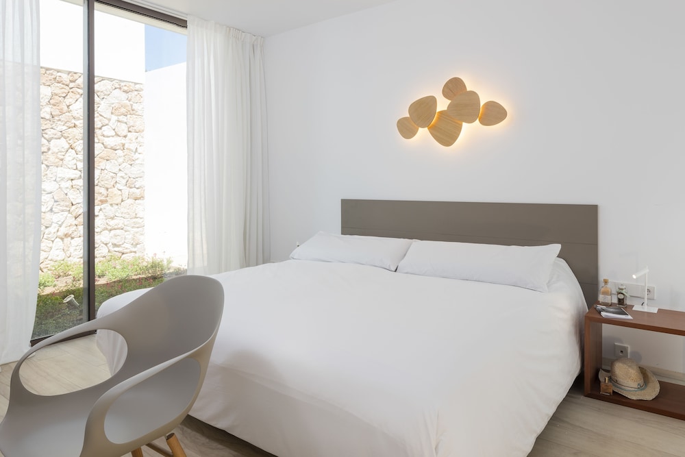Luxury Villa, Multiple Bedrooms