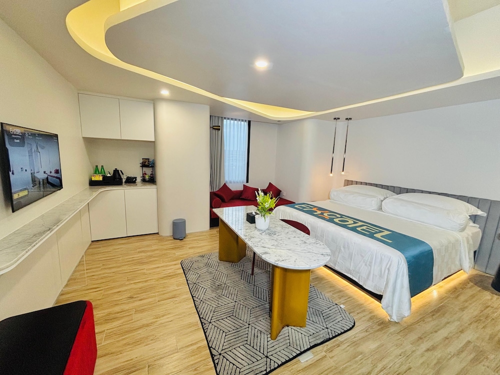 Suite, Smoking, City View