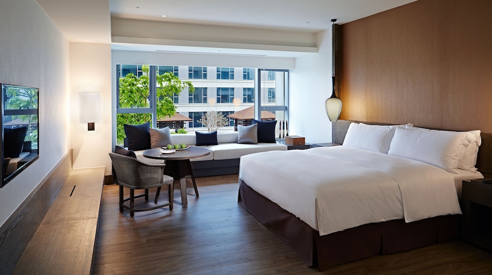 Deluxe Room, 1 King Bed, 1 Pax photo 2