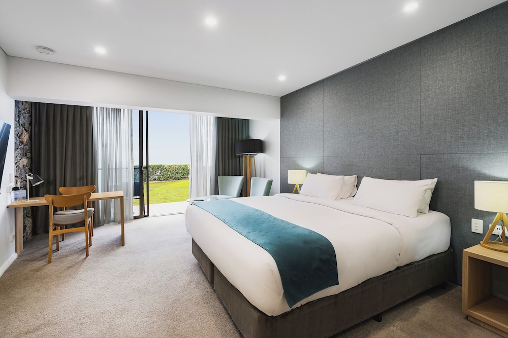 Executive Room, 1 King Bed, Ocean View photo 1