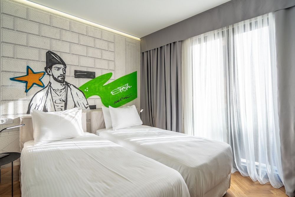 Standard Twin Room - Photo 20