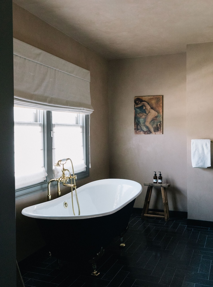 Signature Suite, 1 King Bed, Non Smoking