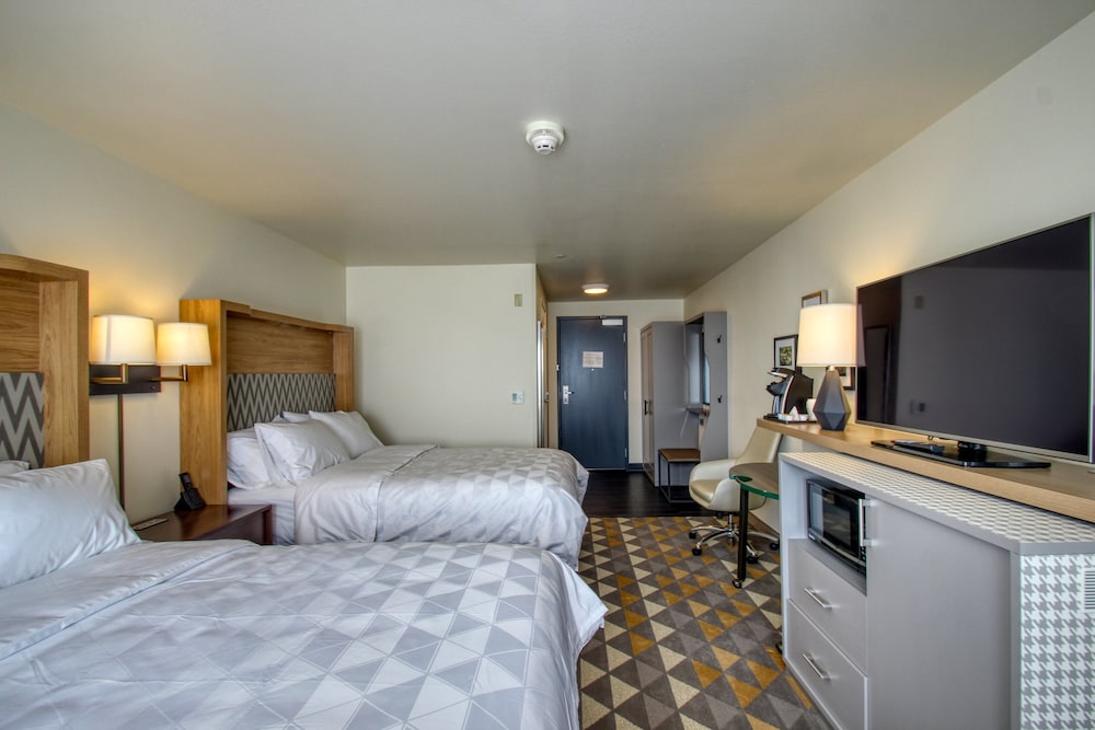 Standard Room, 2 Queen Beds, Accessible Bathtub (Communications, Mobility, Access Tub) photo 3
