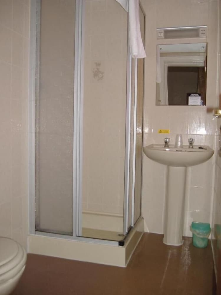 Suite, Ensuite photo 2