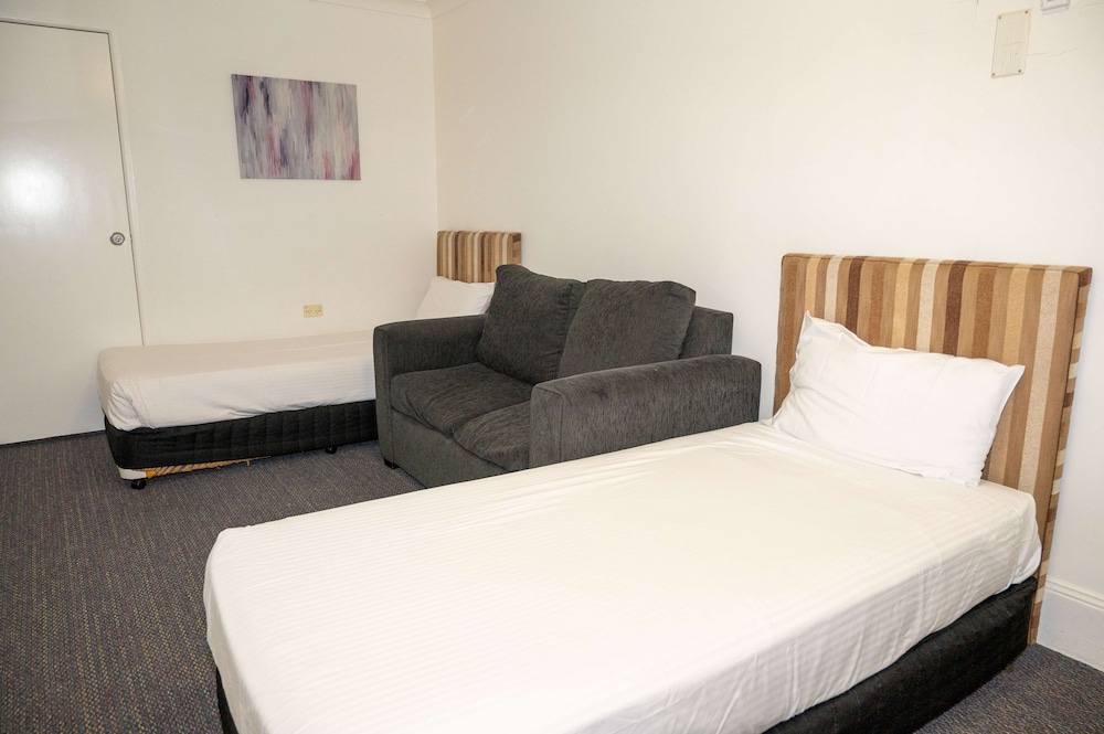 Family Room, Multiple Beds, Non Smoking, Kitchenette - Photo 7
