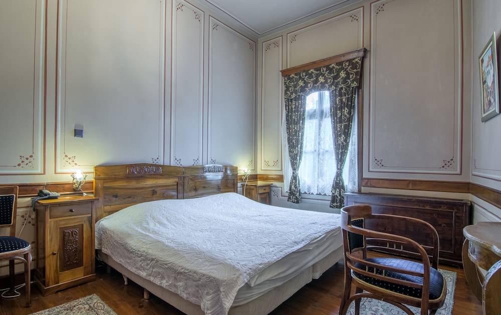 Antique Suite