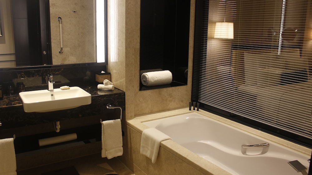 Standard Room, 2 Double Beds, River View photo 3