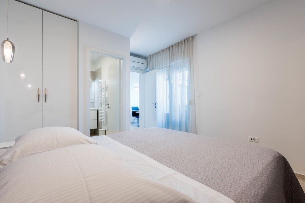 Luxury Apartment, 2 Bedrooms, Balcony, Sea View photo 3