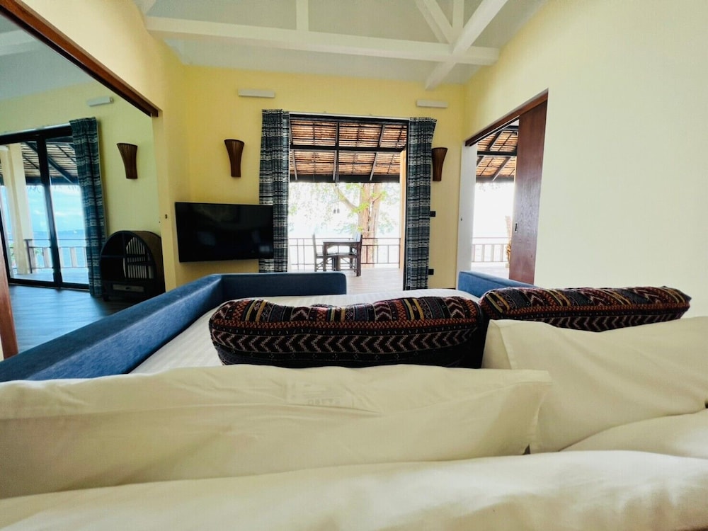 Beachfront 2 bedroom villa - Photo 8