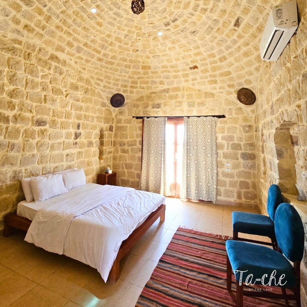 Double or Twin Room, 1 Queen Bed, Lake View