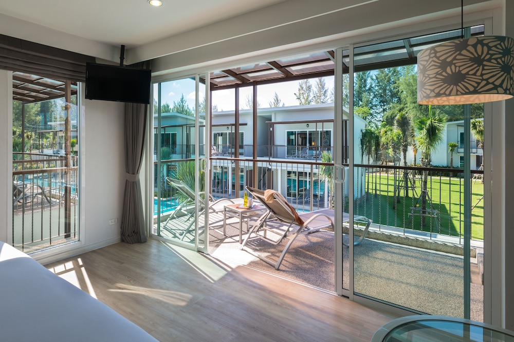 Upper Pool Access photo 2