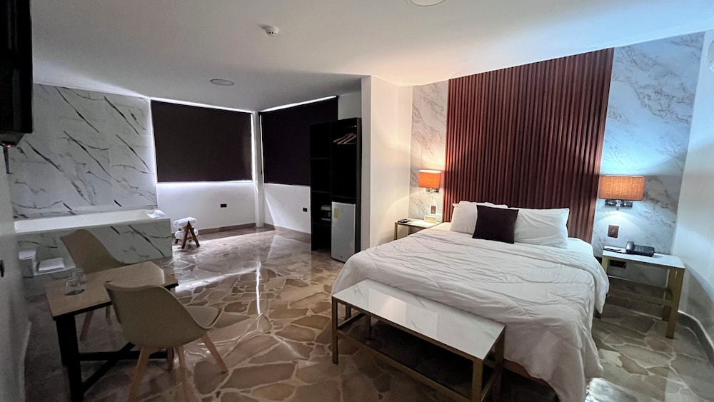 Suite, Jetted Tub