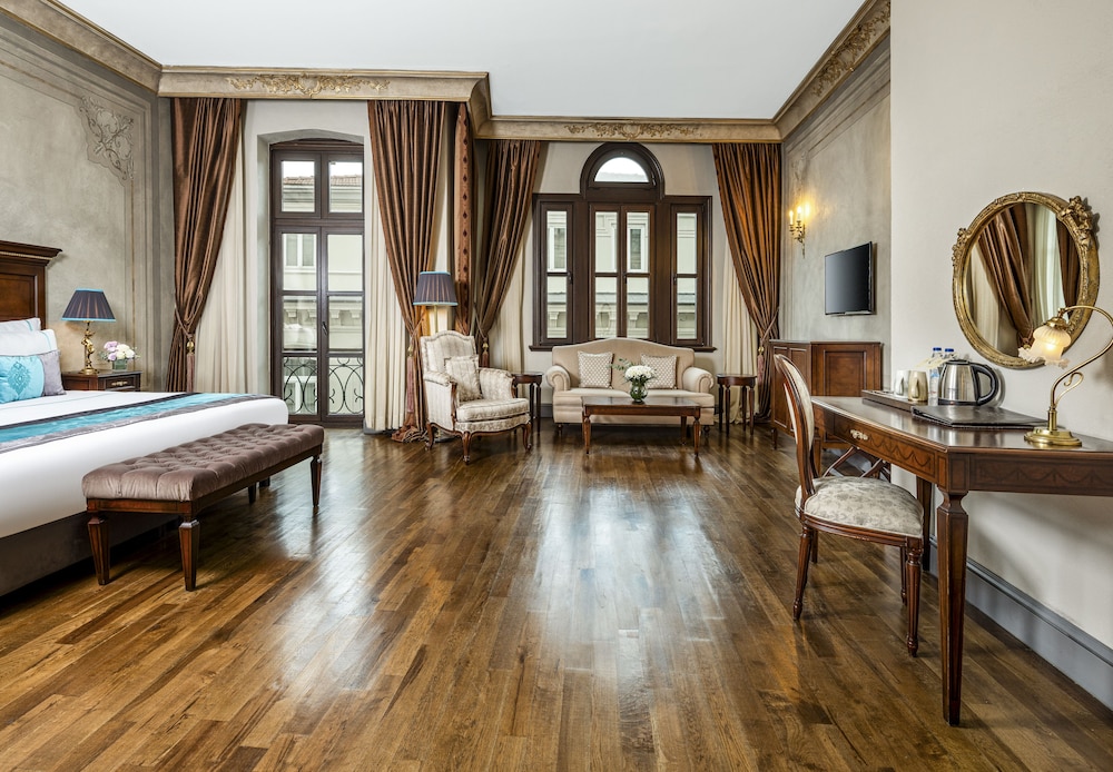 Suite (Corner)