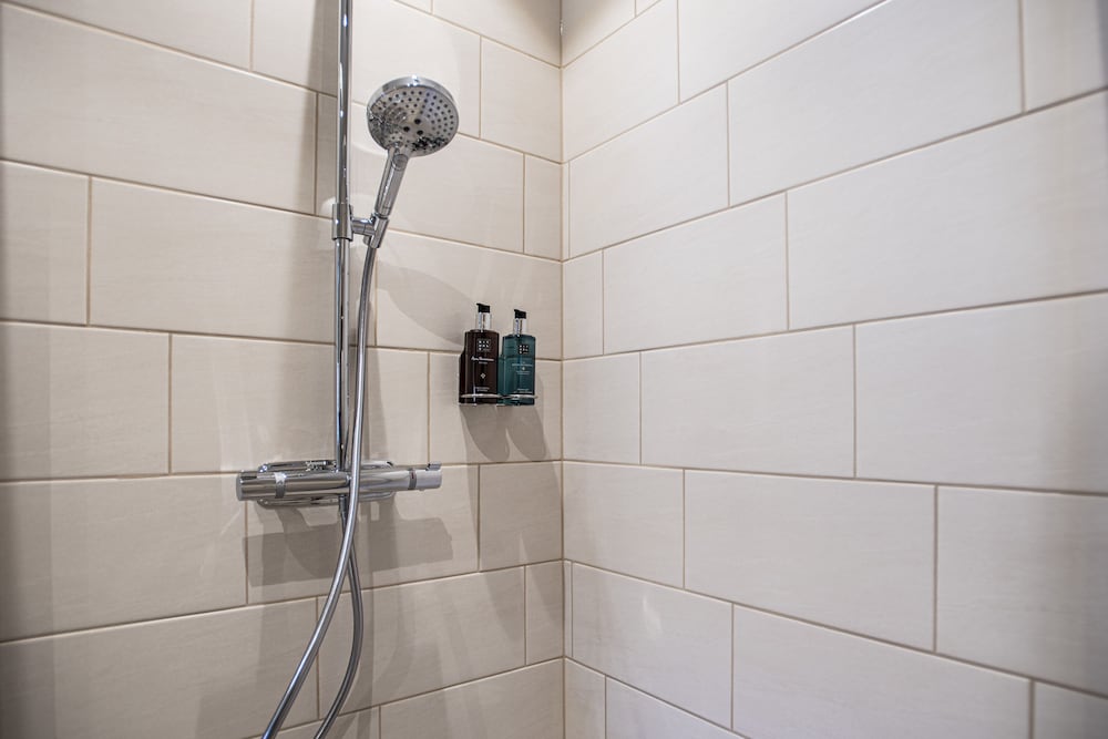Suite, 1 King Bed, Non Smoking, Bathtub - Photo 18