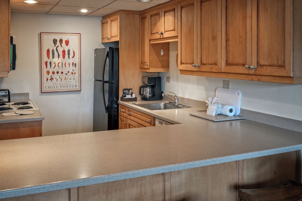 Suite, 1 Bedroom - Photo 9
