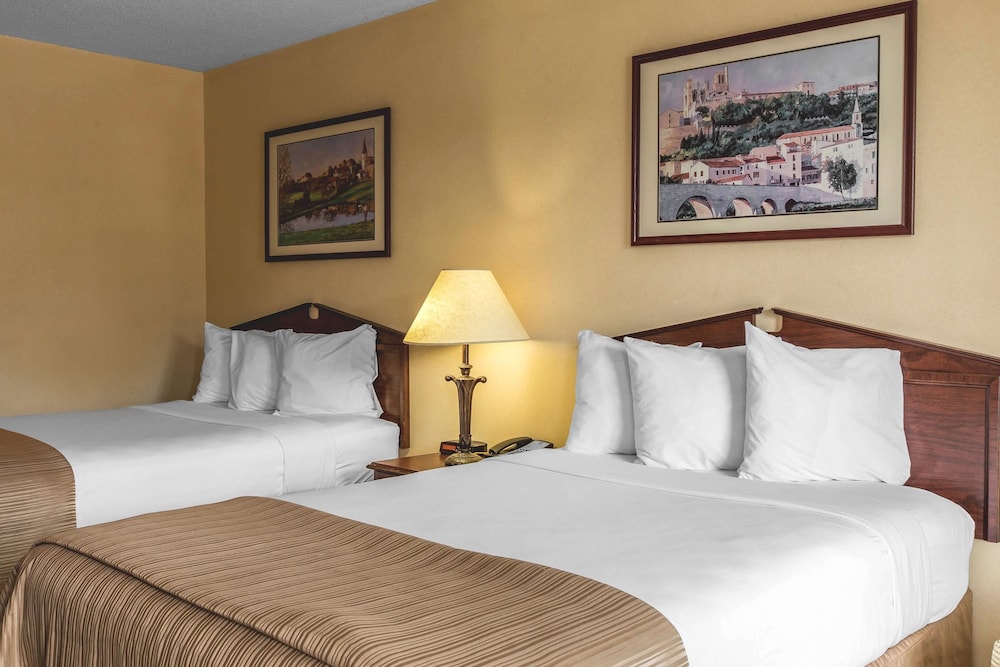 Standard Room, 2 Double Beds, Non Smoking - Photo 6