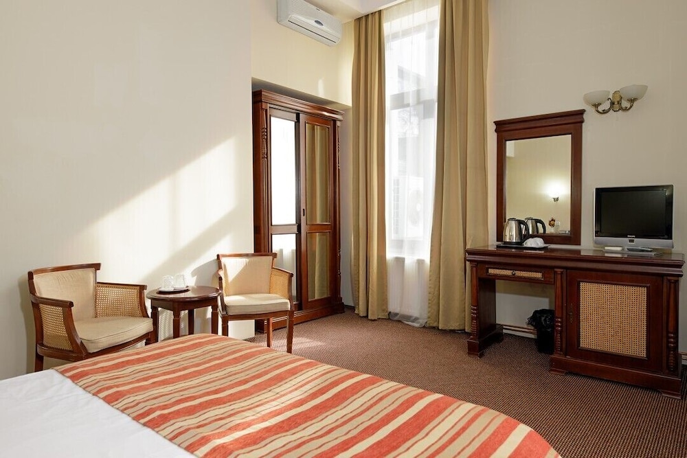 Deluxe Double Room - Photo 9