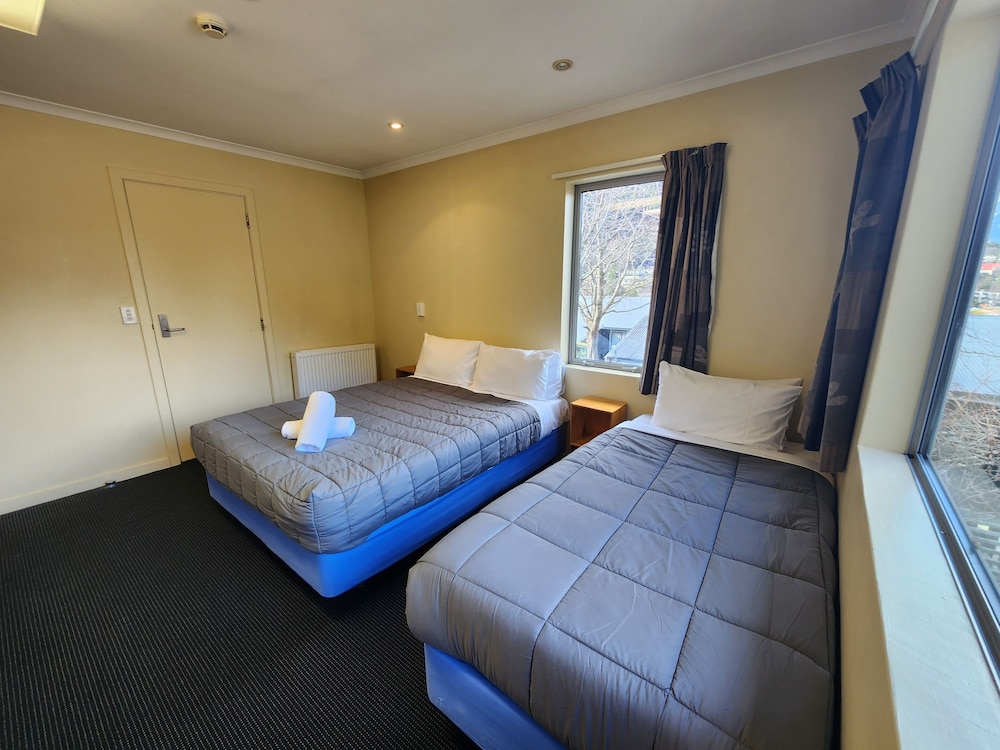 Double Or Twin Room, Private Bathroom - Photo 2