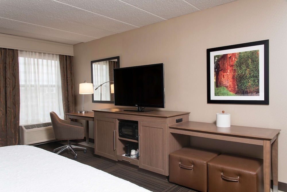Room, 1 King Bed, Accessible, Non Smoking (Hearing) - Photo 1