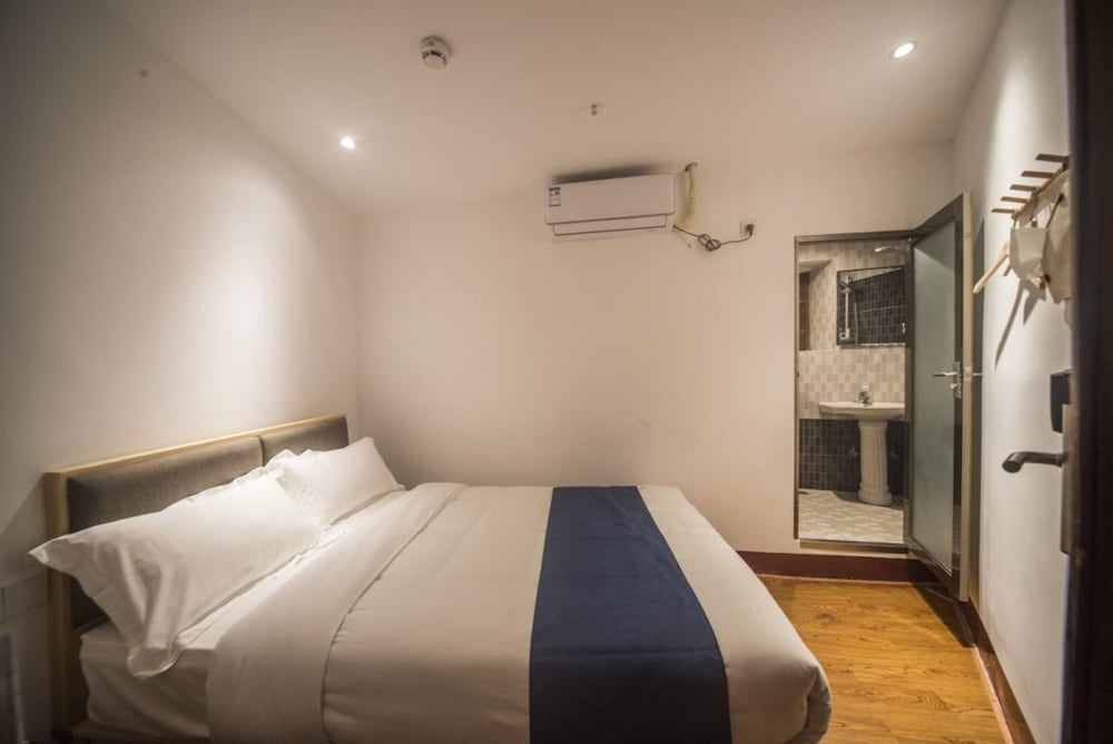 Signature Single Room
