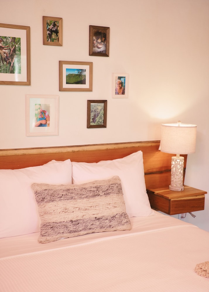 Estate Cottage - Photo 2