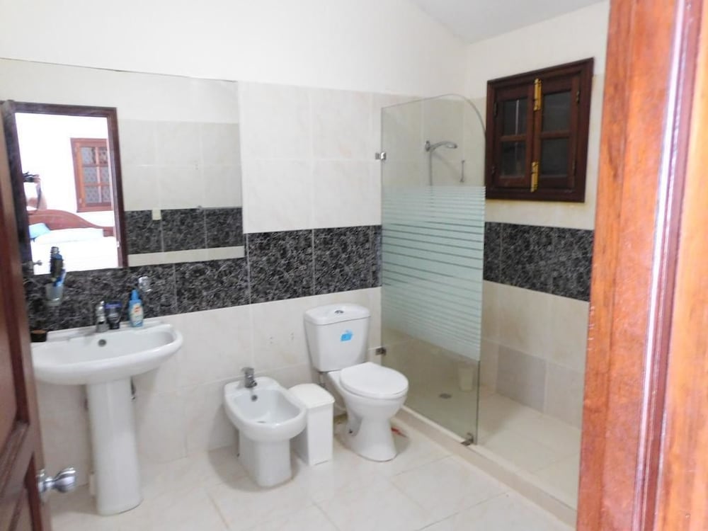 Comfort Villa, 5 Bedrooms, Ocean View, Garden Area photo 3