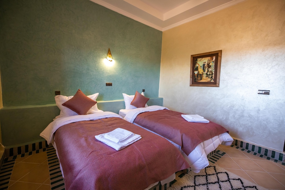Deluxe Twin Room - Photo 6