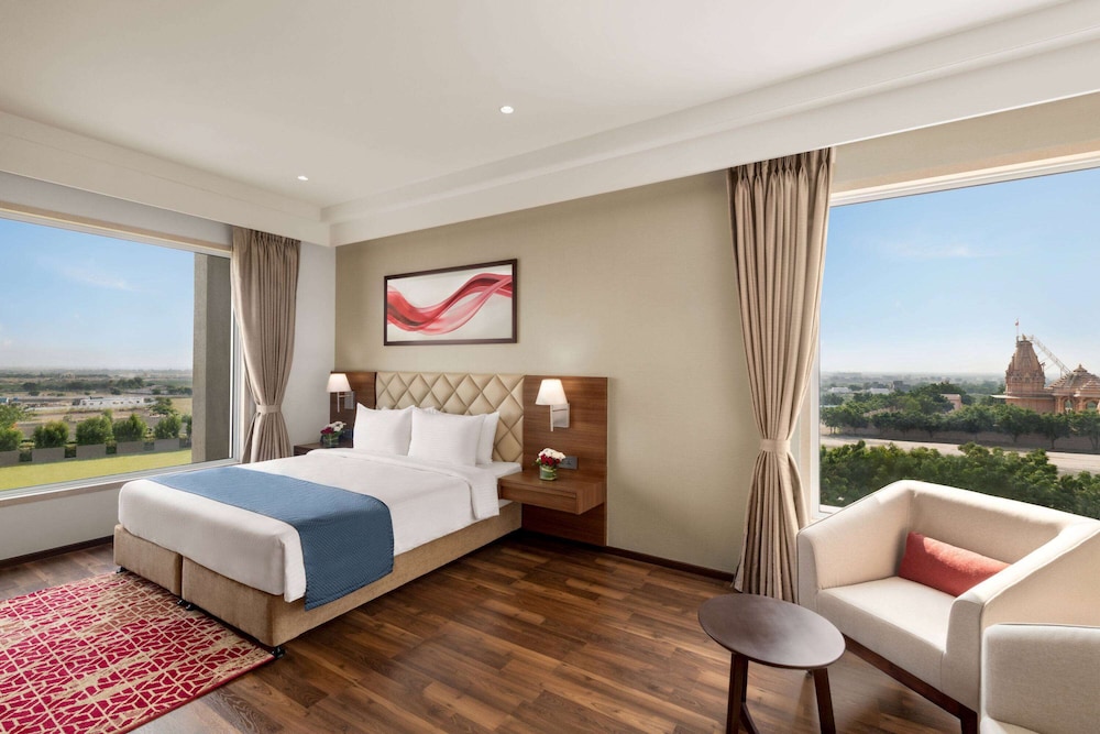 Superior Room, 1 King Bed, Non Smoking photo 1