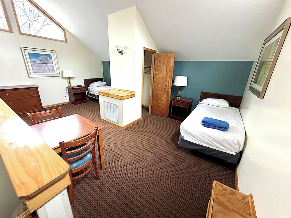 Deluxe Chalet, 3 Bedrooms (Pedestal Unit) photo 2
