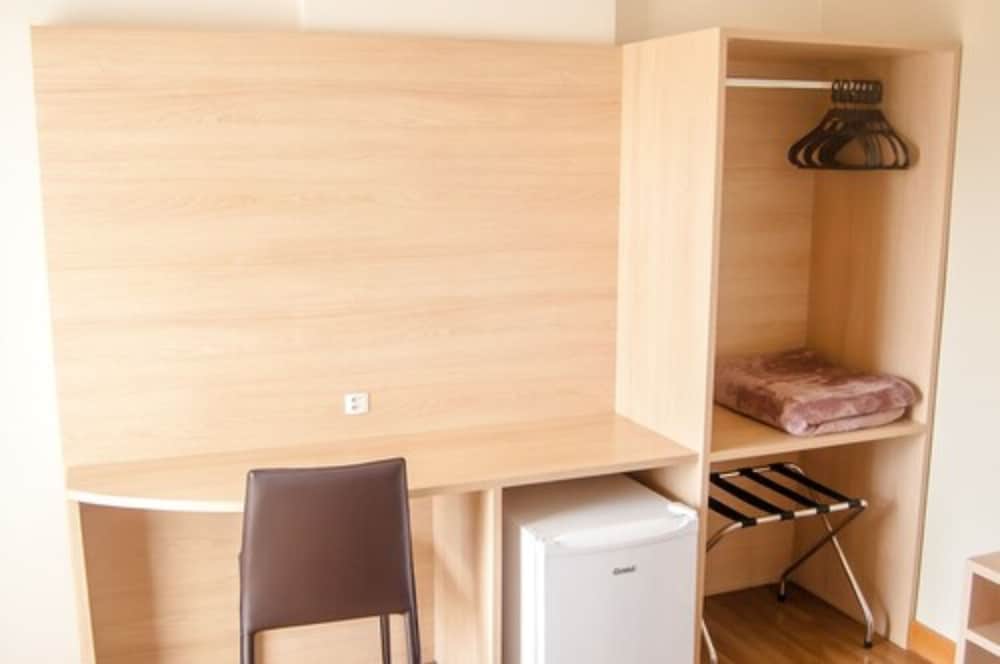Premium Room, 1 King Bed photo 3