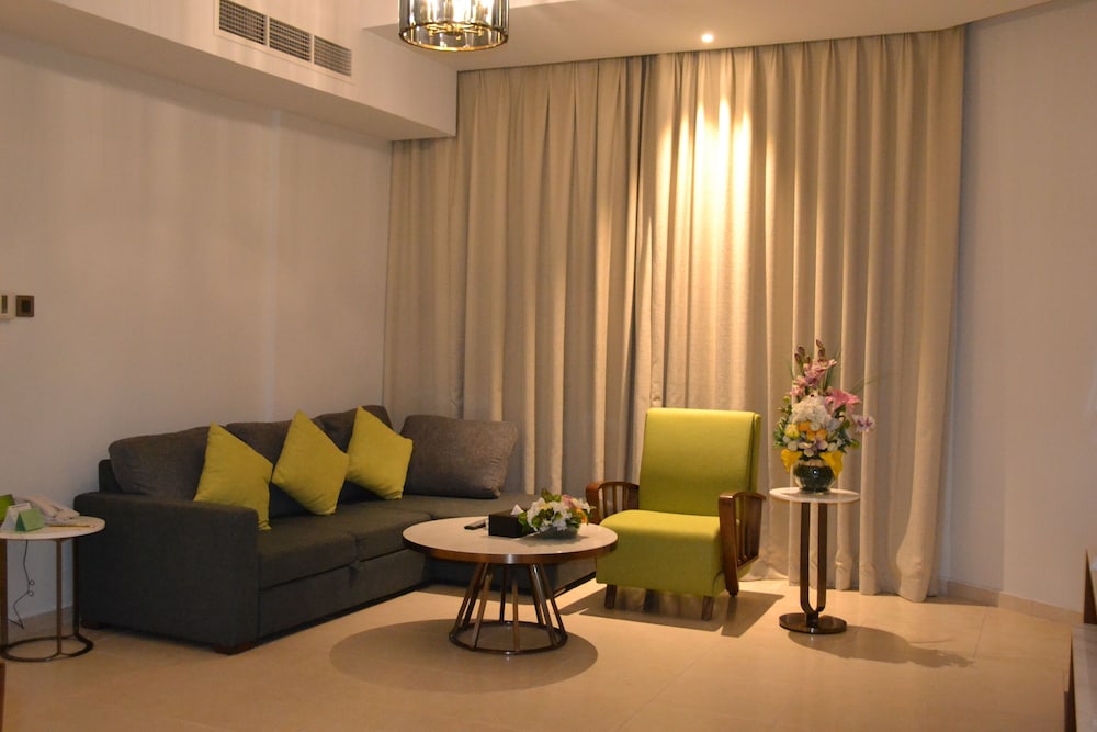 Suite, 2 Bedrooms - Photo 10