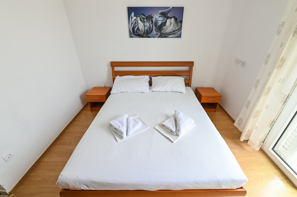 Apartment, 1 Bedroom, Terrace, Pool View (A2)