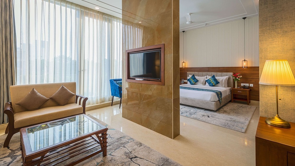 Suite, 1 King Bed, Non Smoking - Photo 5