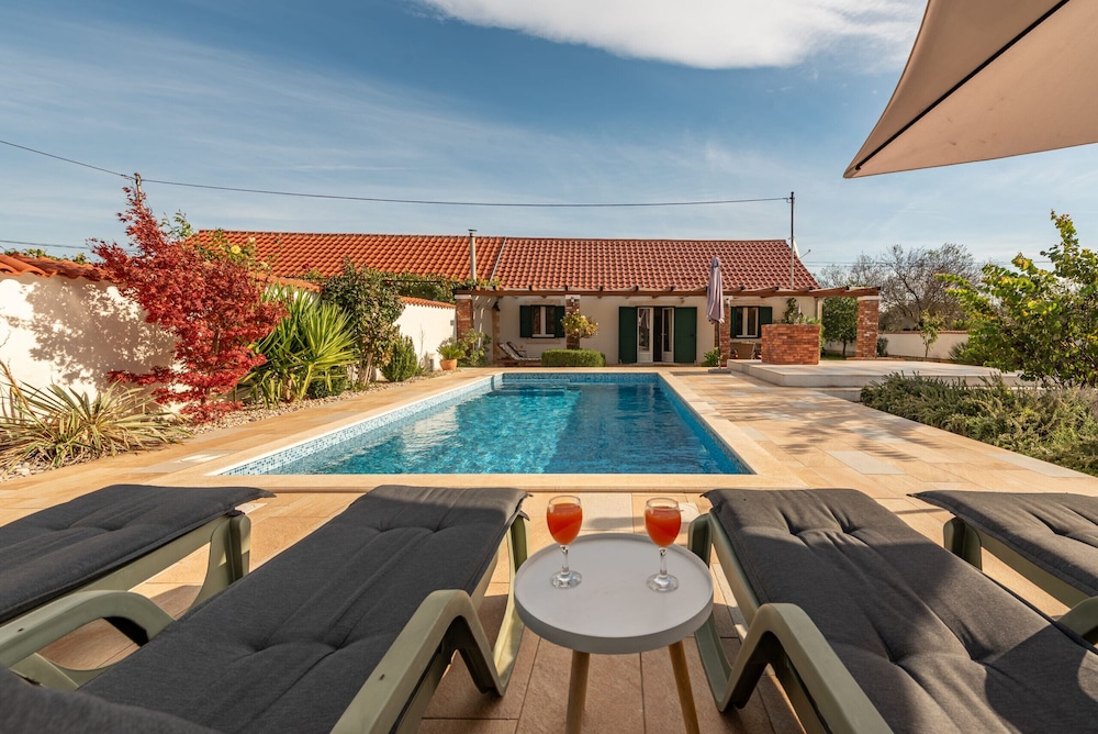 Villa, Smoking