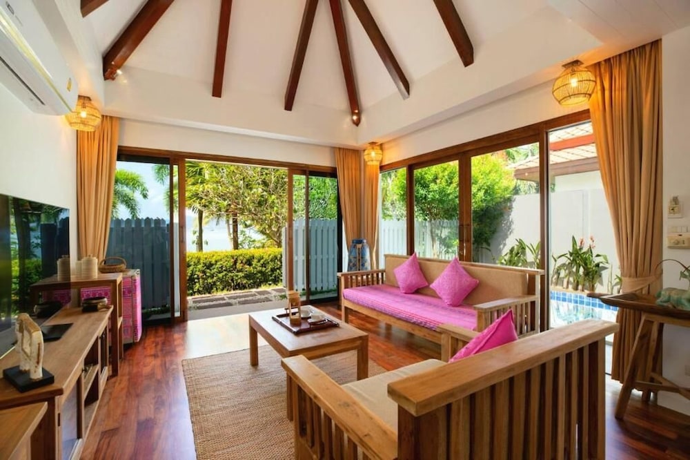 One Bedroom Beachfront Pool Villa