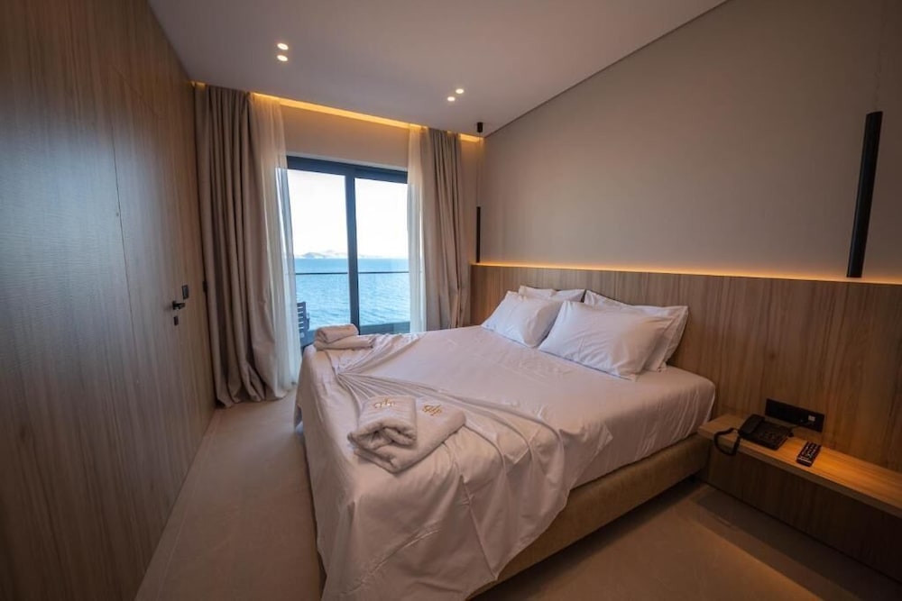Deluxe Triple Room, Balcony, Sea View