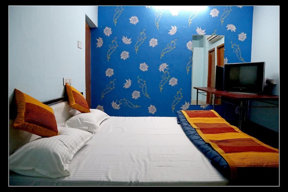 Deluxe Room - Photo 11