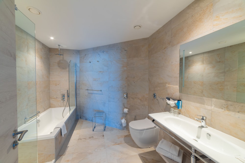 Suite, Sea View