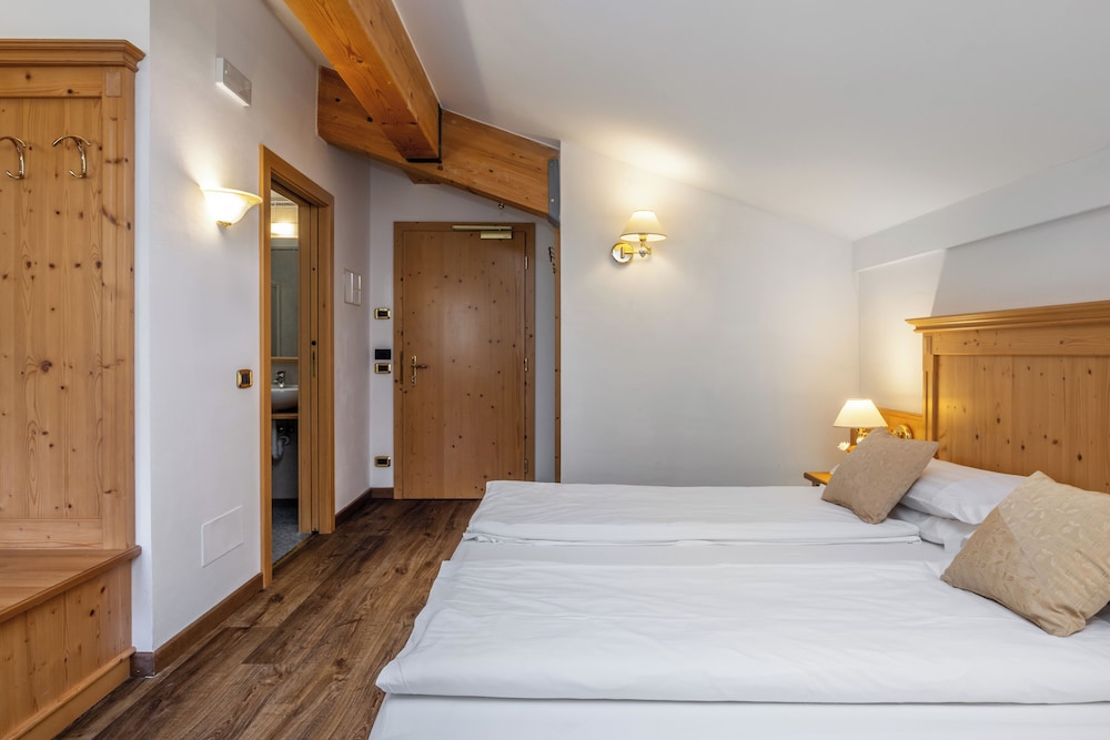 Classic Quadruple Room, 1 Bedroom, Non Smoking photo 2