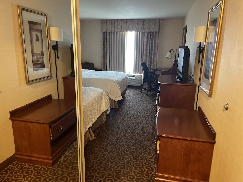 Room, 2 Queen Beds, Accessible, Non Smoking - Photo 2