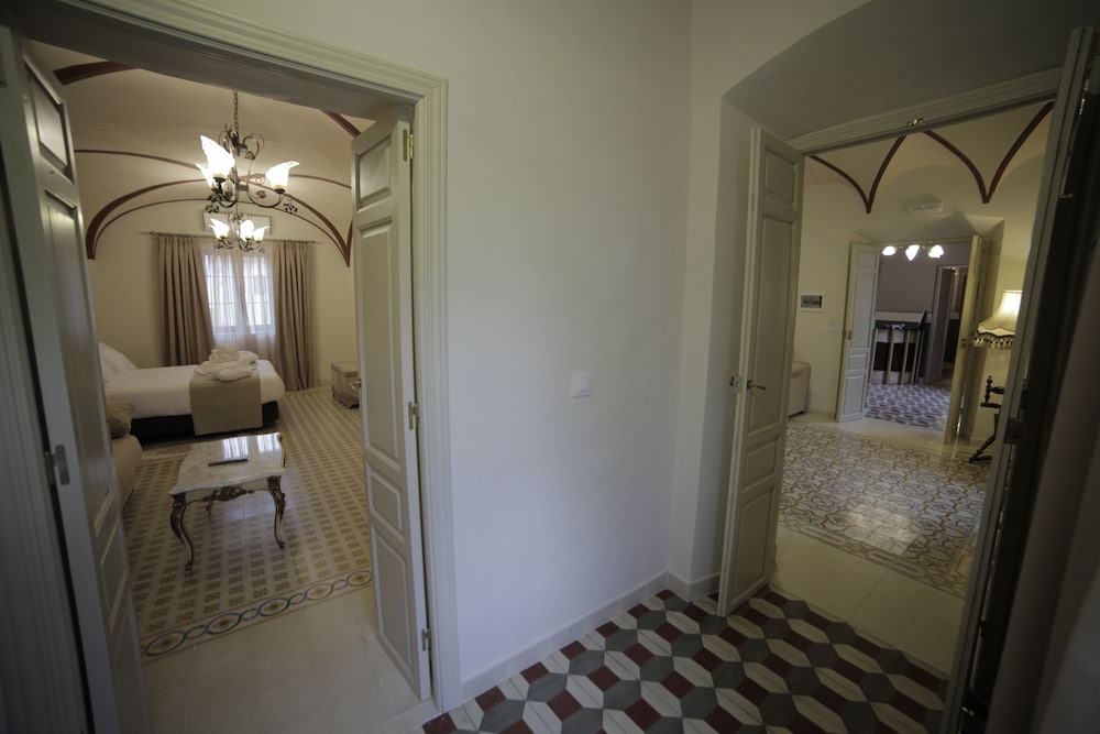 Suite Deluxe con Bañera de Hidromasaje (6 personas)