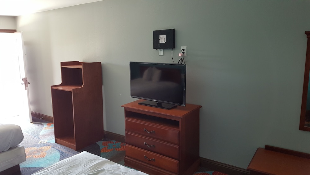 Deluxe Room, 2 Queen Beds photo 2