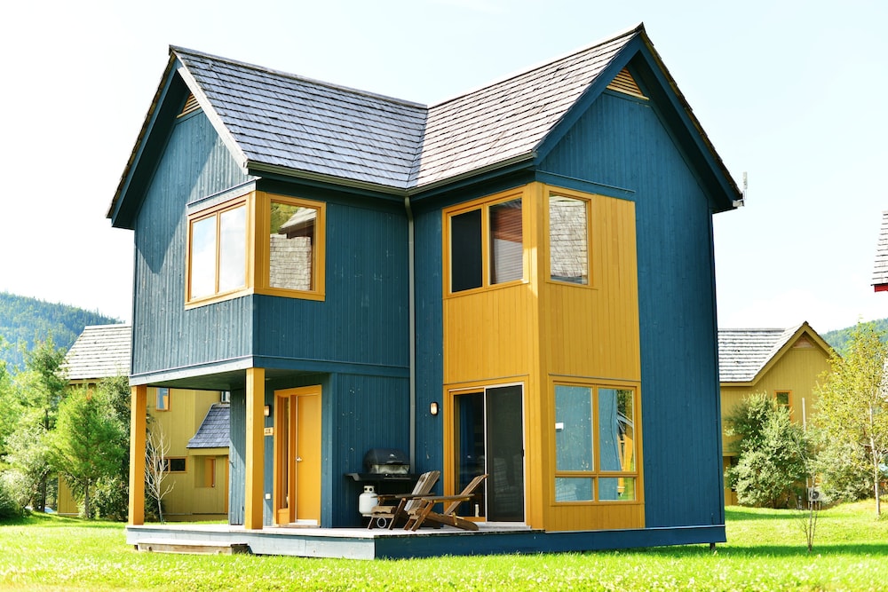 Chalet, 2 Bedrooms (Ski Lift Area and Pool in Summer)