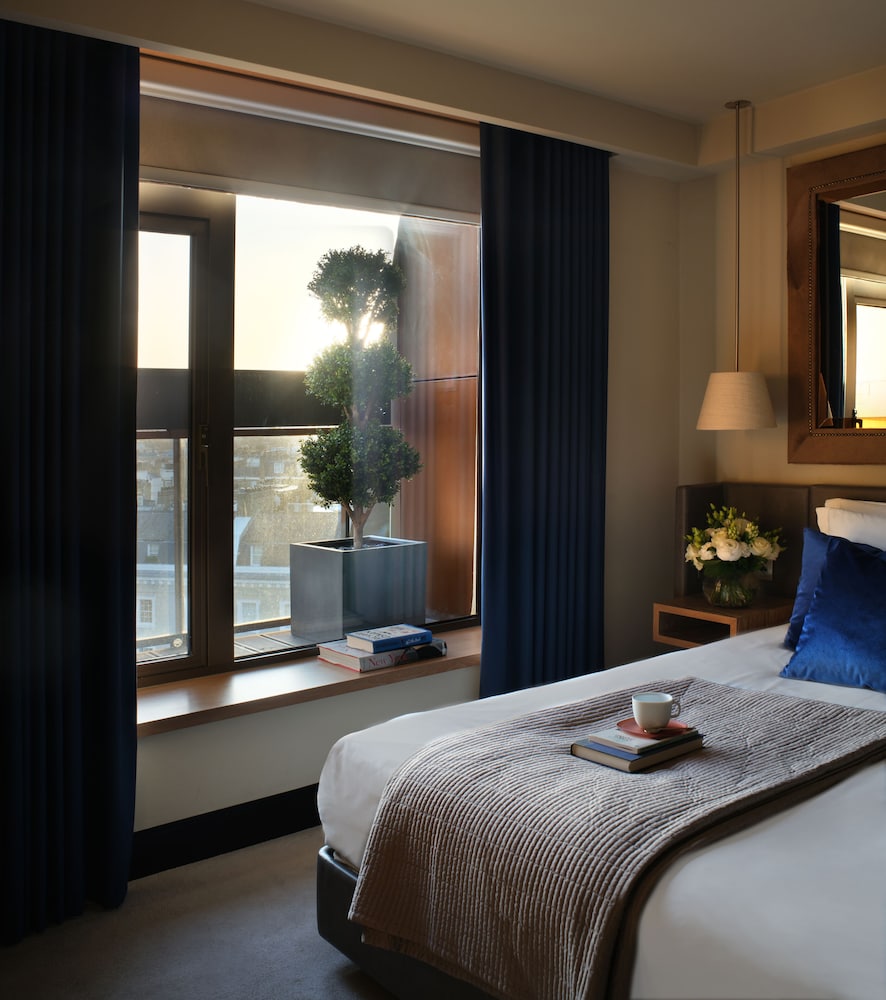 Signature Suite, Balcony, City View photo 3