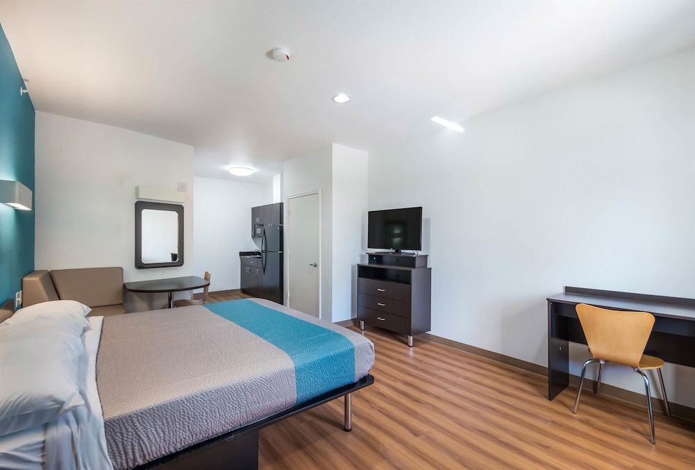 Standard Suite, 1 King Bed, Non Smoking, Kitchenette - Photo 1