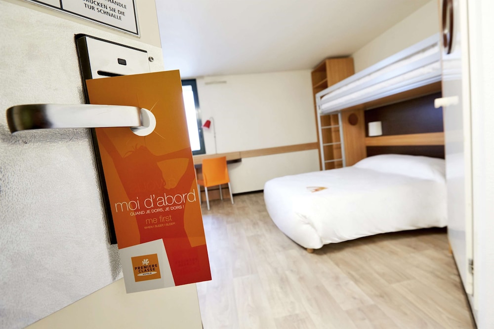 Standard Room, Multiple Beds (1 Double and 1 Single bed) - Photo 8