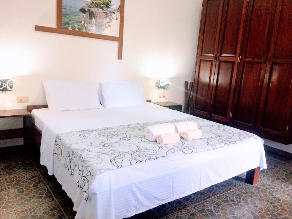 Signature Cabin, 1 Queen Bed, Kitchenette, Garden View photo 2
