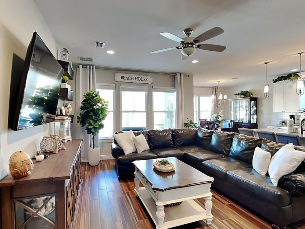 Studio (4 Bedrooms)