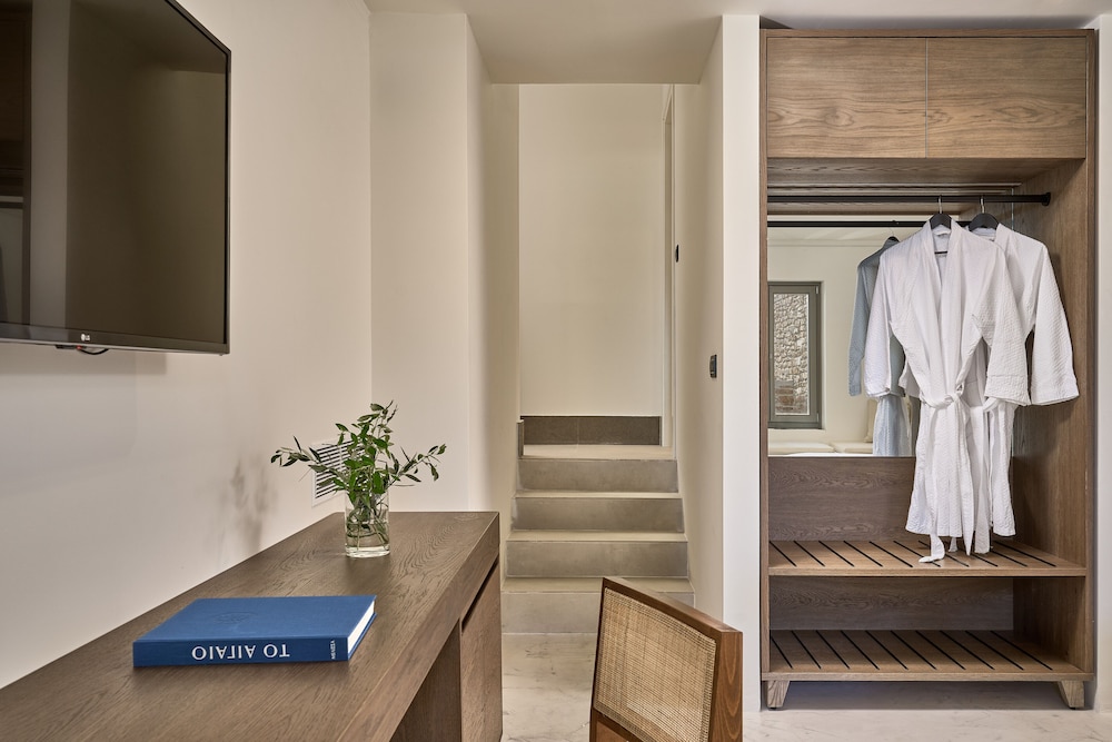 Grand Suite, 3 Bedrooms, Private Pool - Photo 2