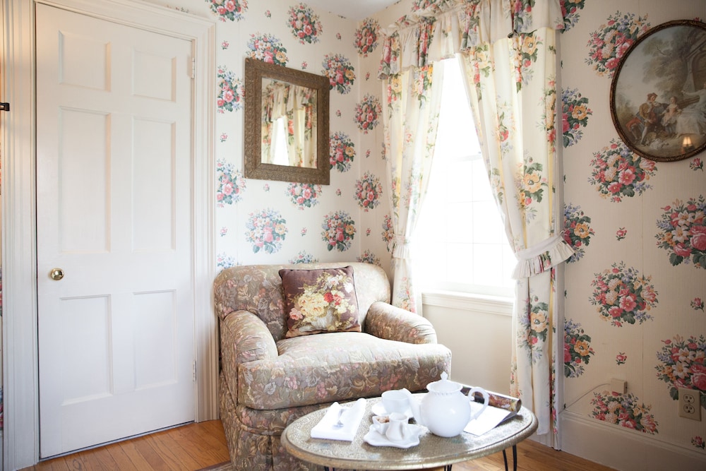 Room Five photo 3